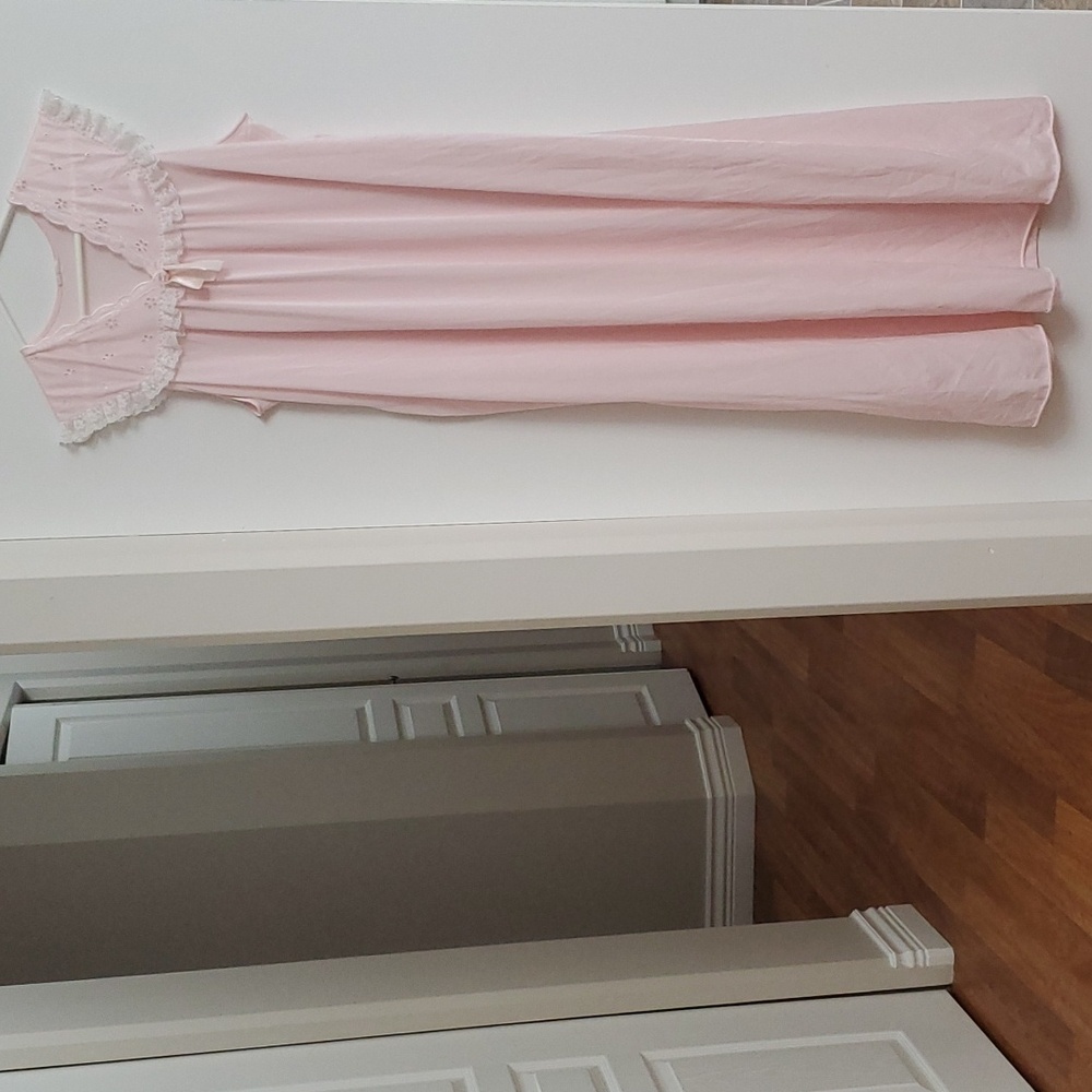 Vintage Dreamy Pink nightgown Medium